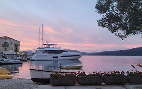 Valun Seaside Apartments